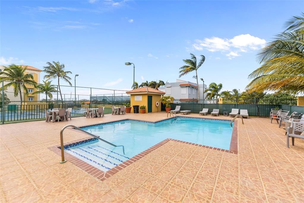 Active With Contract: $369,000 (3 beds, 2 baths, 1896 Square Feet)