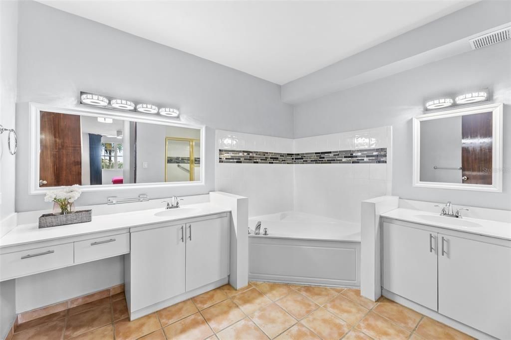 Active With Contract: $369,000 (3 beds, 2 baths, 1896 Square Feet)