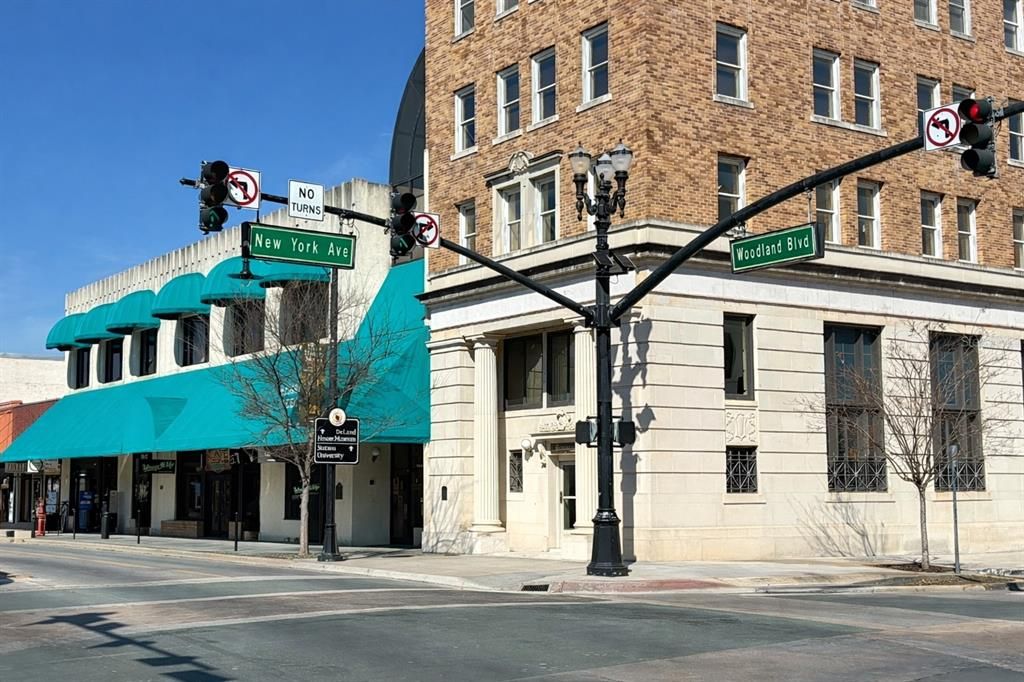 待售: $300,000 (2.50 acres)