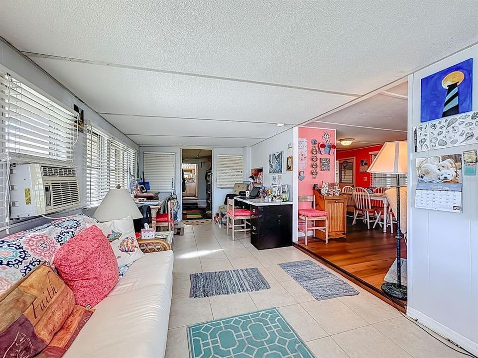 На продажу: $116,000 (2 спален, 2 ванн, 924 Квадратных фут)