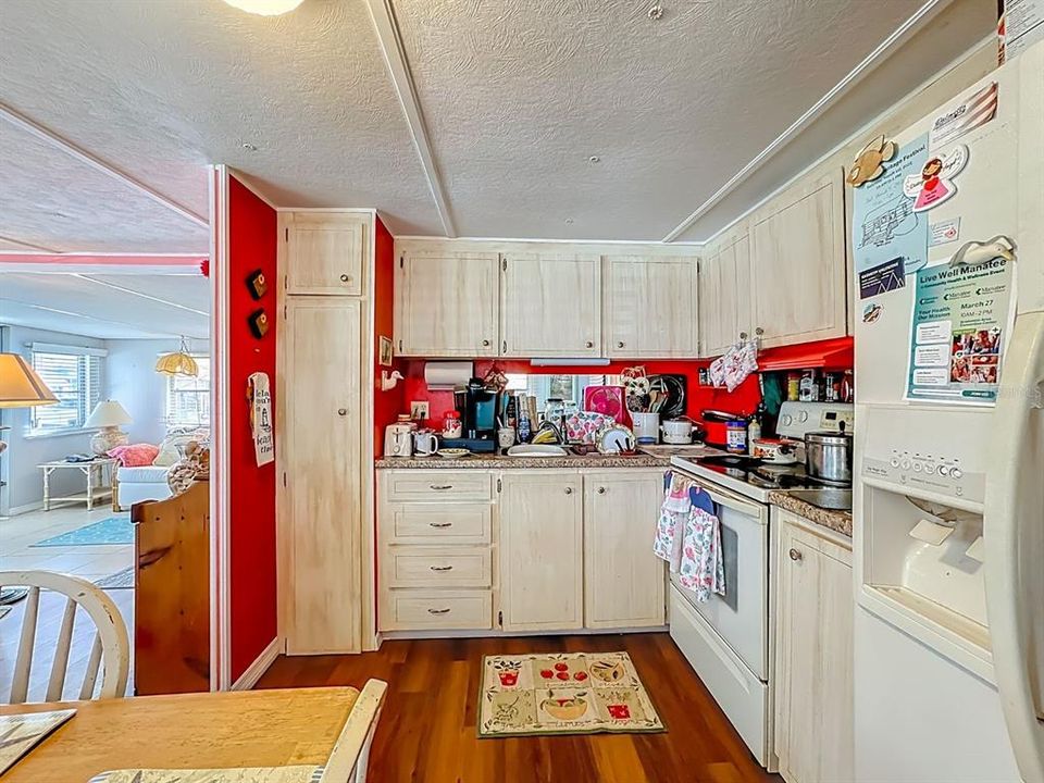 На продажу: $116,000 (2 спален, 2 ванн, 924 Квадратных фут)