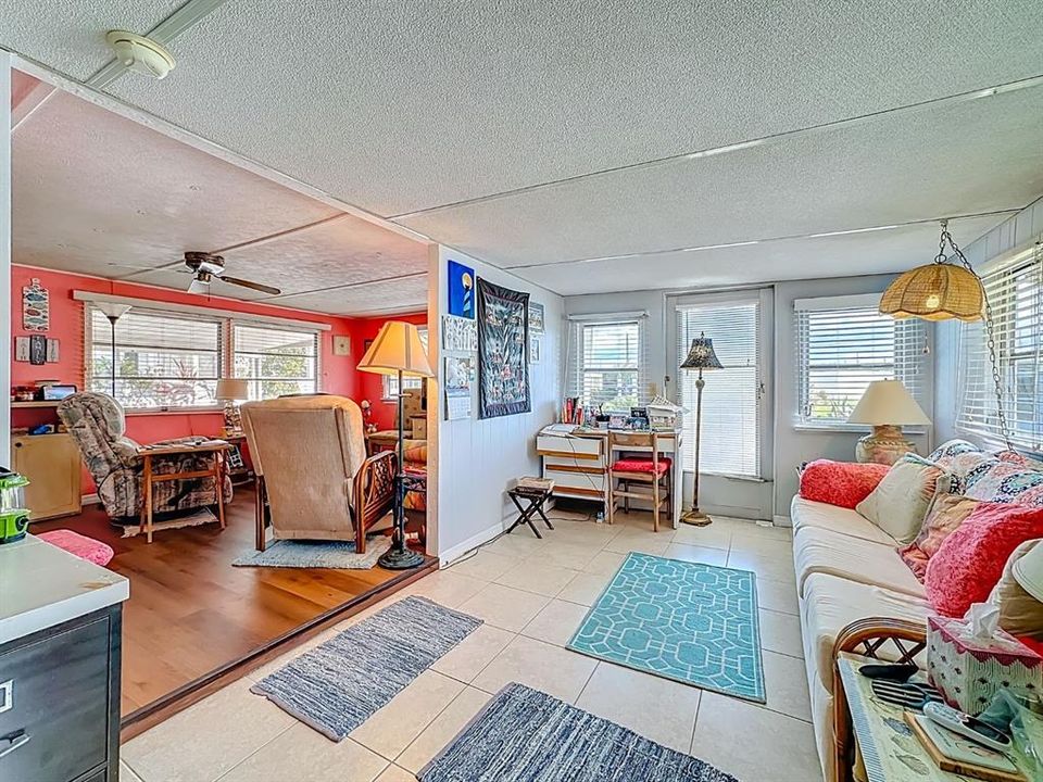 На продажу: $116,000 (2 спален, 2 ванн, 924 Квадратных фут)