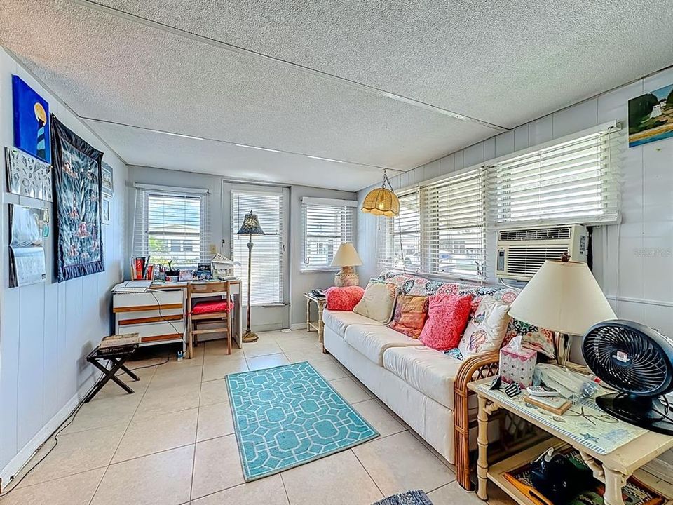 На продажу: $116,000 (2 спален, 2 ванн, 924 Квадратных фут)