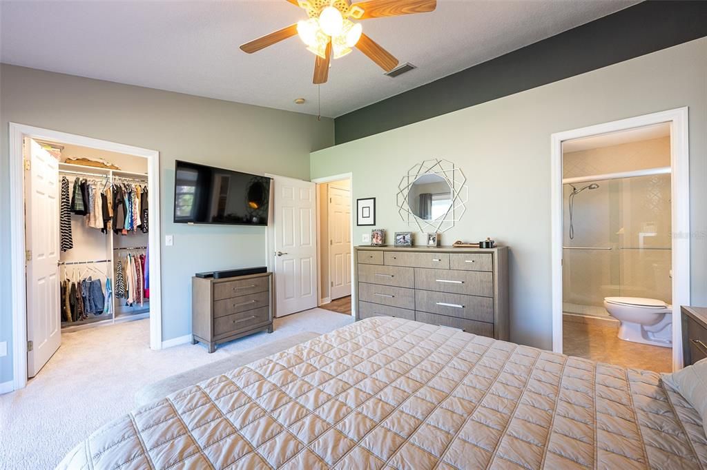For Sale: $449,900 (3 beds, 2 baths, 1600 Square Feet)