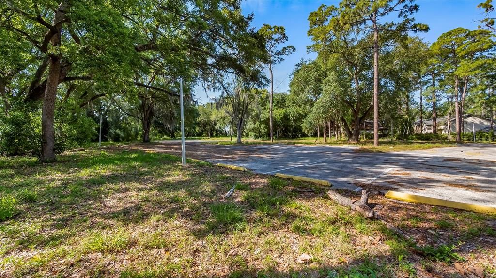 待售: $2,500,000 (4.40 acres)