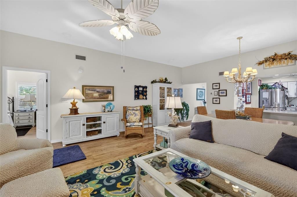 For Sale: $328,000 (3 beds, 2 baths, 1610 Square Feet)