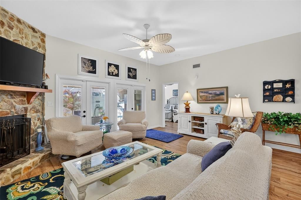 For Sale: $328,000 (3 beds, 2 baths, 1610 Square Feet)