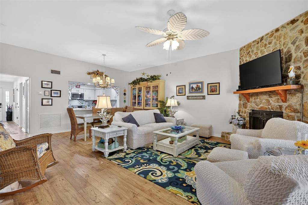 For Sale: $328,000 (3 beds, 2 baths, 1610 Square Feet)