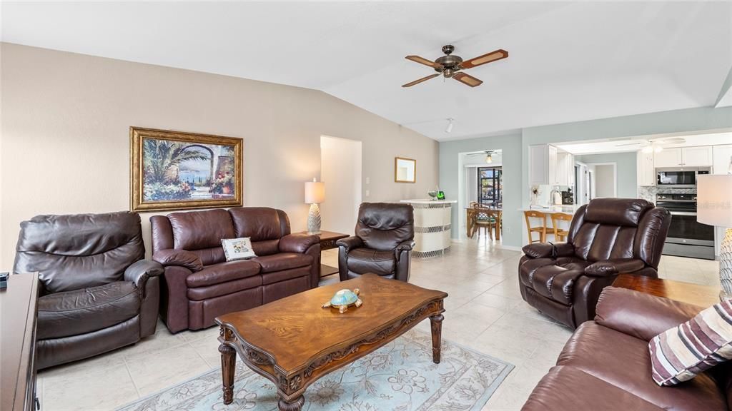 En Venta: $499,000 (3 camas, 2 baños, 2033 Pies cuadrados)