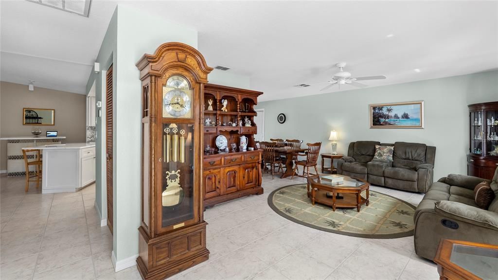 En Venta: $499,000 (3 camas, 2 baños, 2033 Pies cuadrados)
