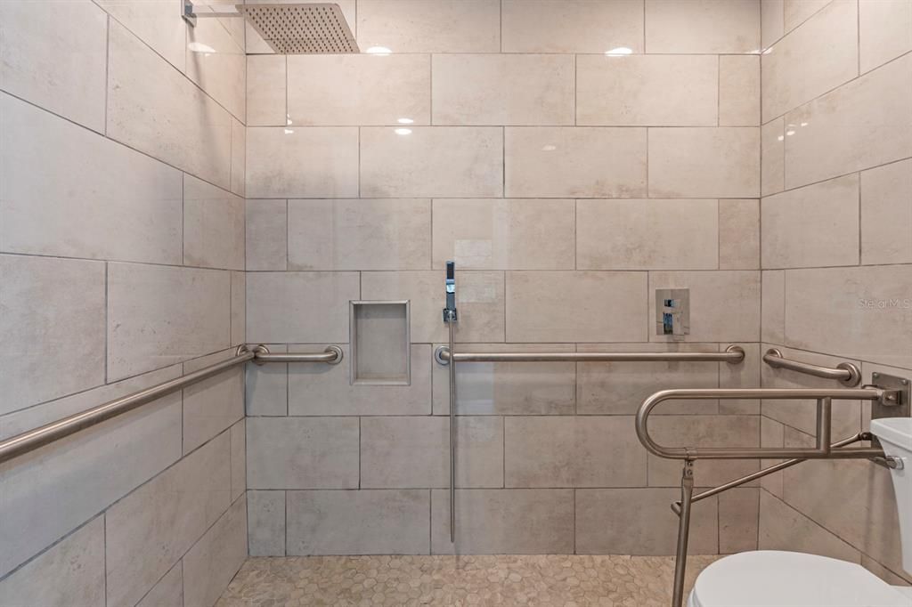 Activo con contrato: $145,000 (2 camas, 2 baños, 1203 Pies cuadrados)