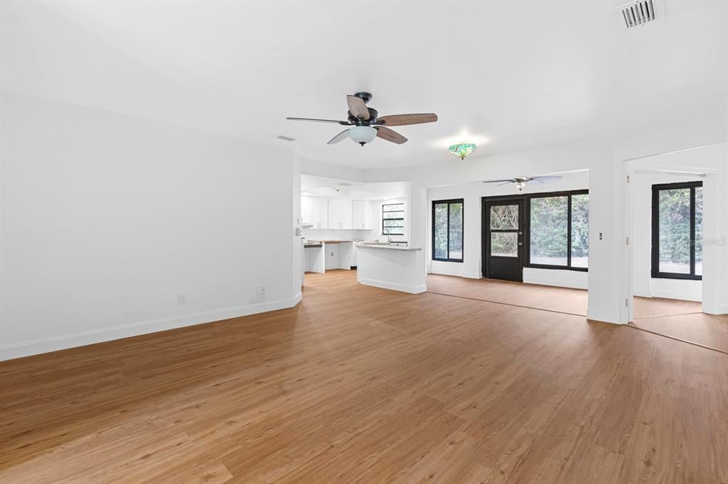 Activo con contrato: $145,000 (2 camas, 2 baños, 1203 Pies cuadrados)
