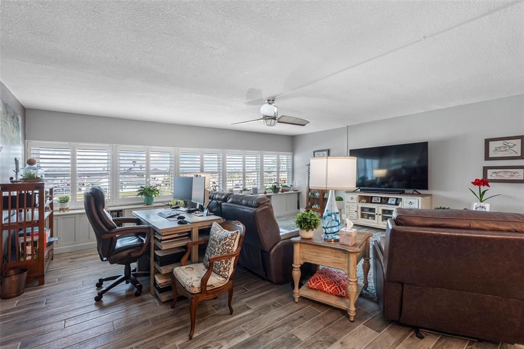 For Sale: $529,000 (2 beds, 2 baths, 1070 Square Feet)