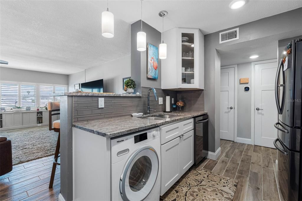 For Sale: $529,000 (2 beds, 2 baths, 1070 Square Feet)