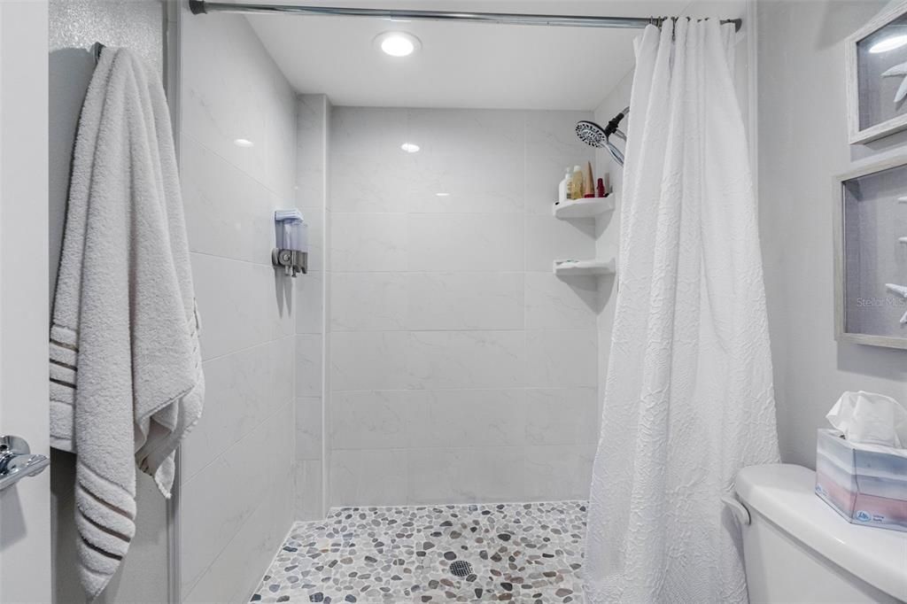For Sale: $529,000 (2 beds, 2 baths, 1070 Square Feet)