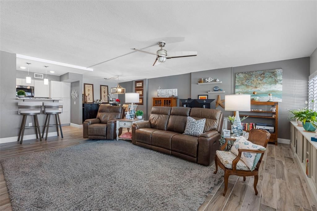 For Sale: $529,000 (2 beds, 2 baths, 1070 Square Feet)