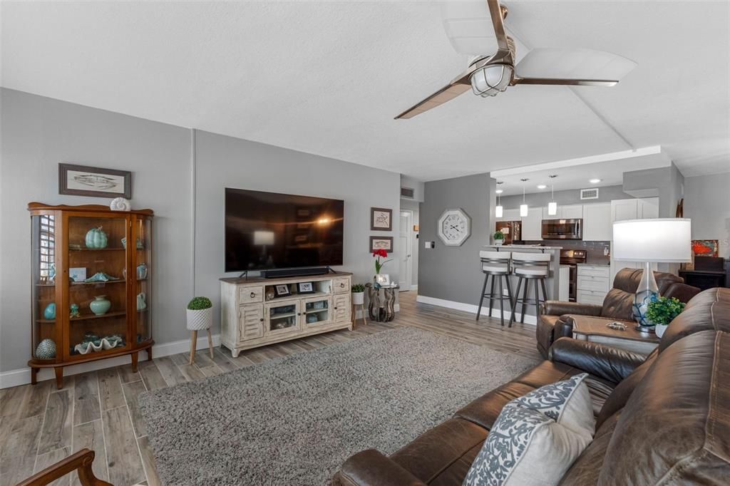 For Sale: $529,000 (2 beds, 2 baths, 1070 Square Feet)