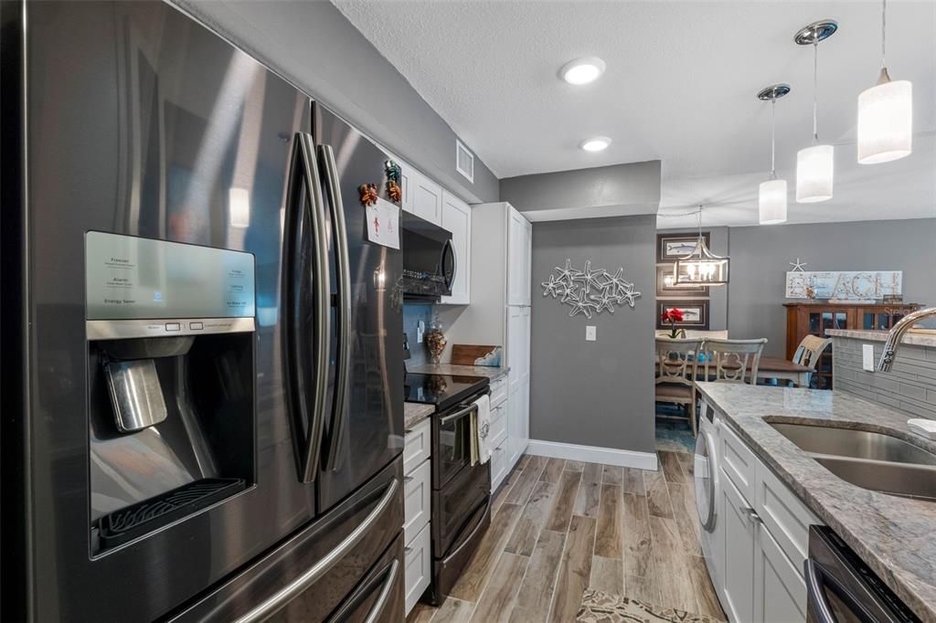 For Sale: $529,000 (2 beds, 2 baths, 1070 Square Feet)