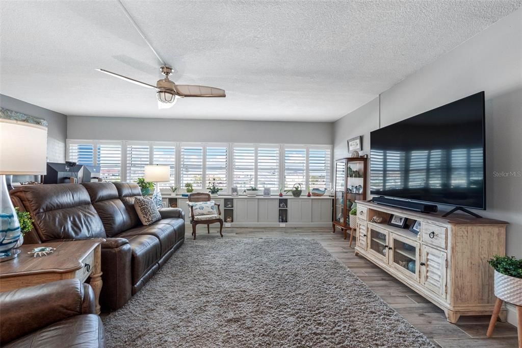 For Sale: $529,000 (2 beds, 2 baths, 1070 Square Feet)