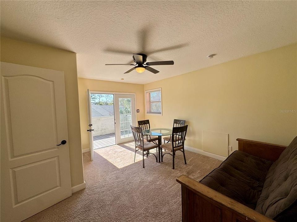 For Rent: $1,299 (1 beds, 1 baths, 700 Square Feet)