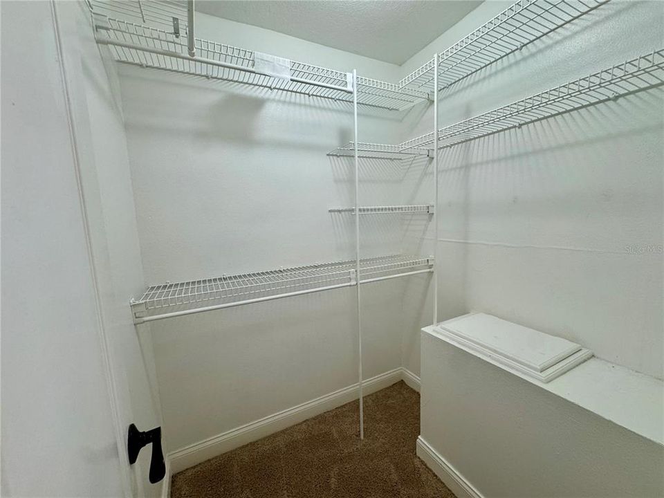 For Rent: $1,299 (1 beds, 1 baths, 700 Square Feet)