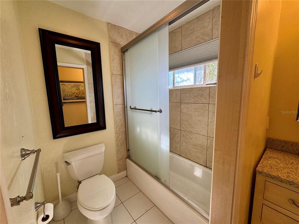 For Rent: $1,299 (1 beds, 1 baths, 700 Square Feet)