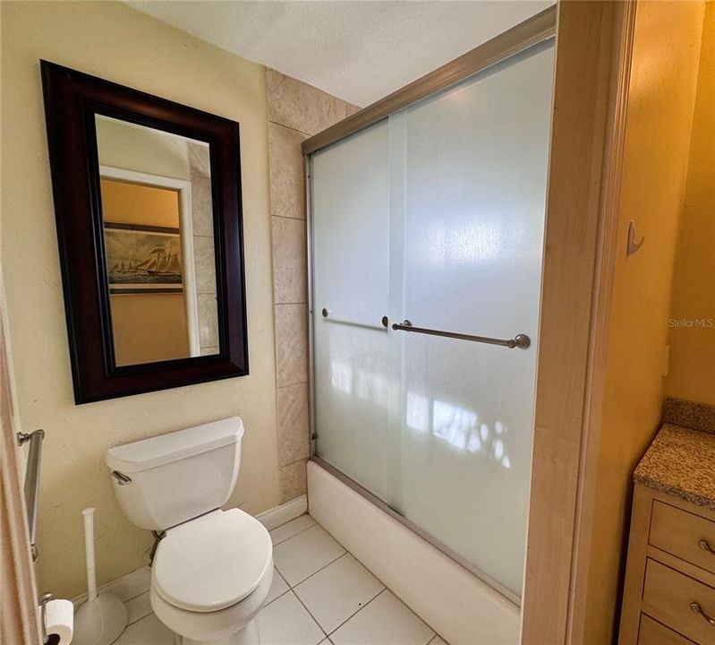 For Rent: $1,299 (1 beds, 1 baths, 700 Square Feet)