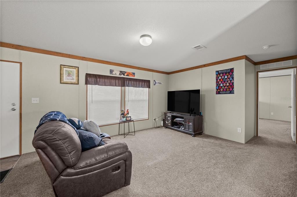 На продажу: $204,900 (3 спален, 2 ванн, 1352 Квадратных фут)