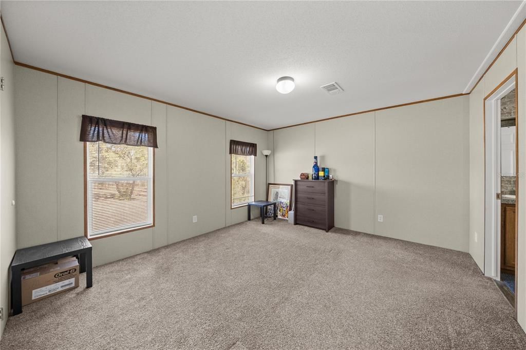 На продажу: $204,900 (3 спален, 2 ванн, 1352 Квадратных фут)