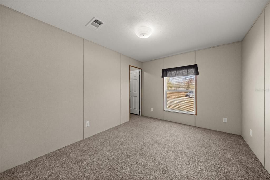 На продажу: $204,900 (3 спален, 2 ванн, 1352 Квадратных фут)