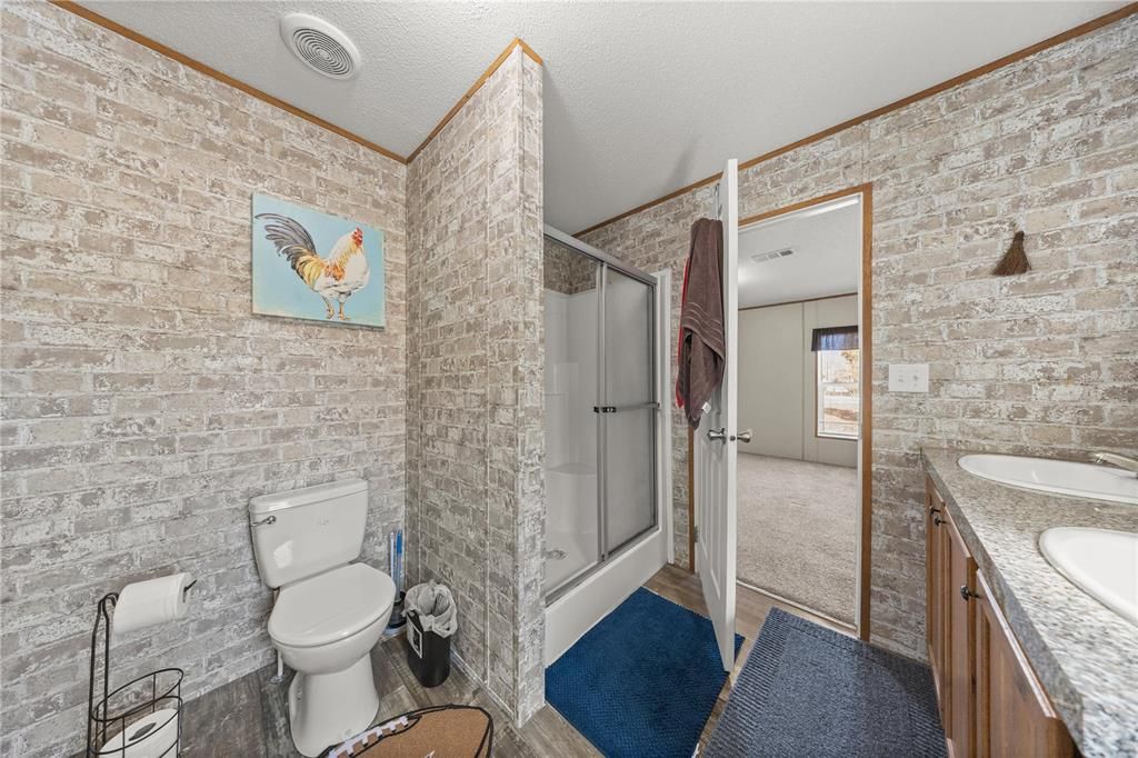 На продажу: $204,900 (3 спален, 2 ванн, 1352 Квадратных фут)