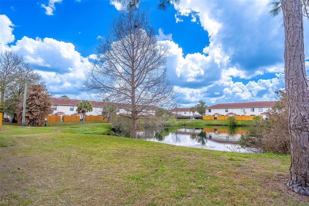 На продажу: $185,900 (2 спален, 2 ванн, 1332 Квадратных фут)