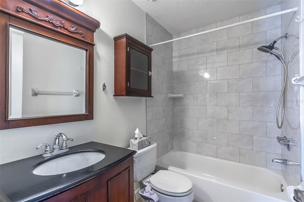 На продажу: $185,900 (2 спален, 2 ванн, 1332 Квадратных фут)