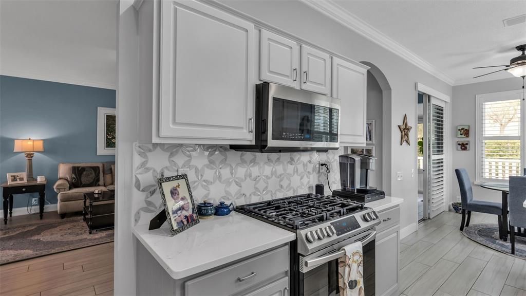 Под контрактом: $368,000 (3 спален, 2 ванн, 1906 Квадратных фут)