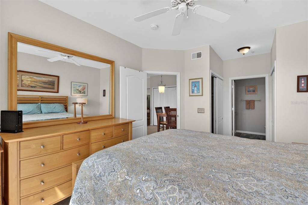 Active With Contract: $148,000 (1 beds, 1 baths, 661 Square Feet)