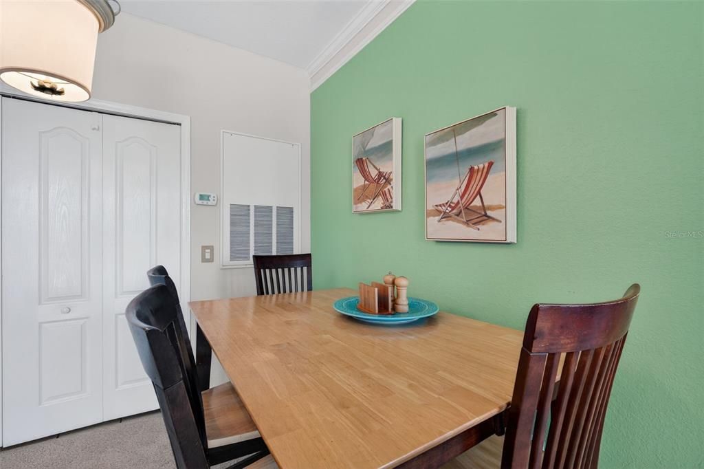 Active With Contract: $148,000 (1 beds, 1 baths, 661 Square Feet)