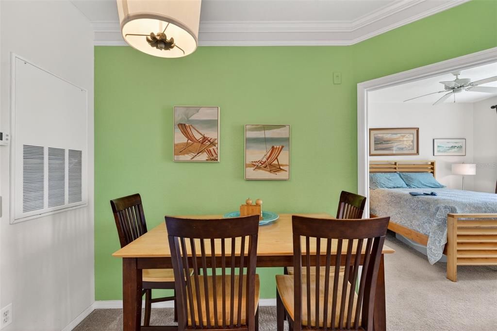 Active With Contract: $148,000 (1 beds, 1 baths, 661 Square Feet)