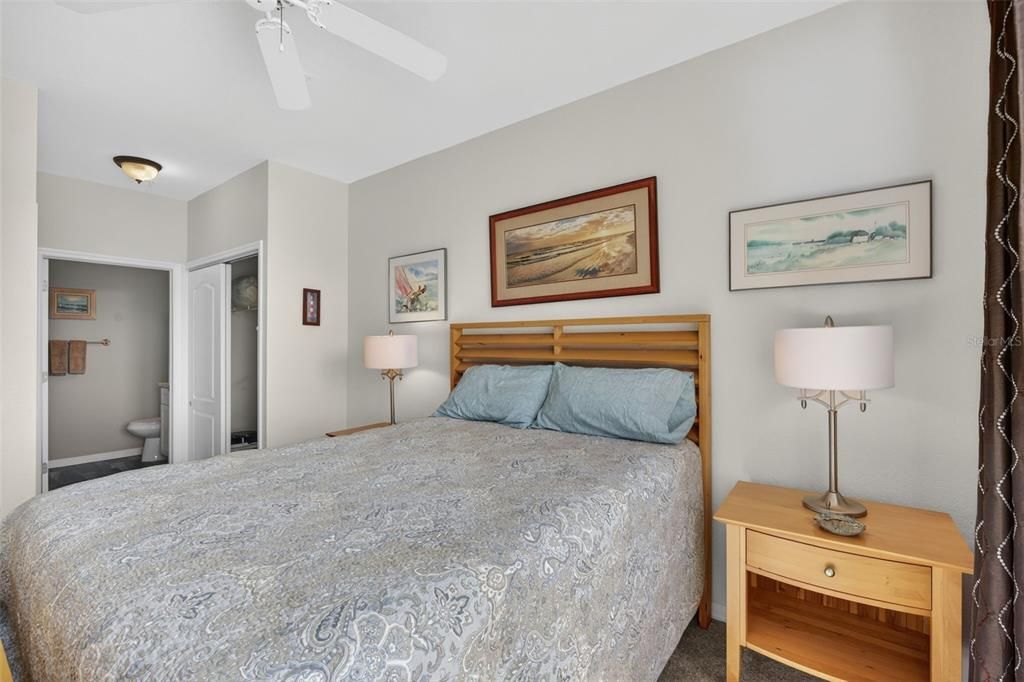 Active With Contract: $148,000 (1 beds, 1 baths, 661 Square Feet)