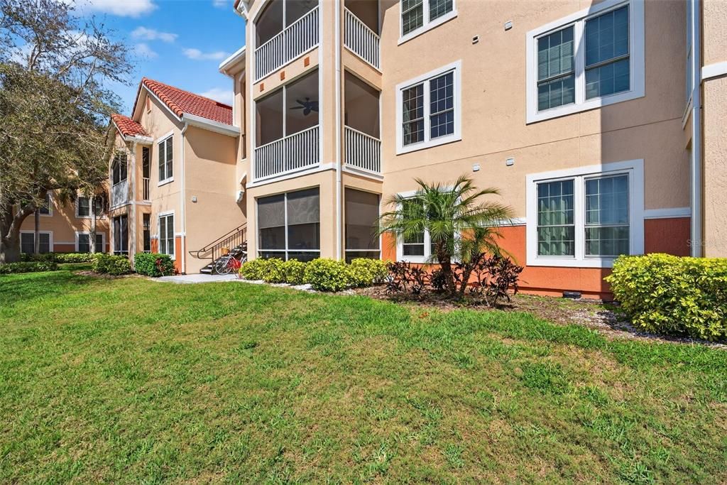 Active With Contract: $148,000 (1 beds, 1 baths, 661 Square Feet)