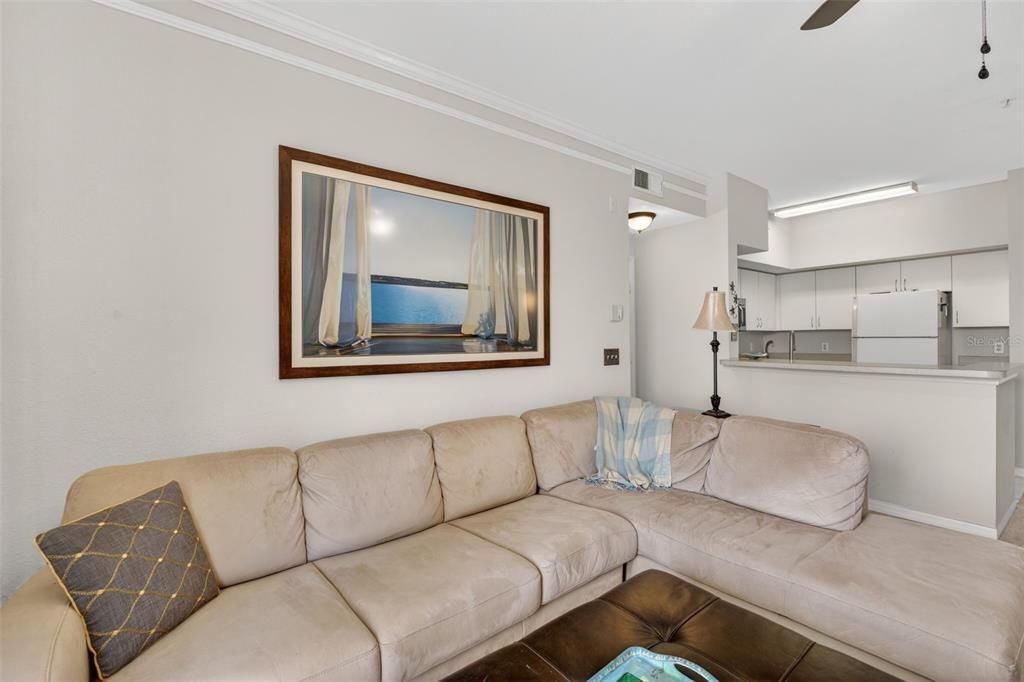 Active With Contract: $148,000 (1 beds, 1 baths, 661 Square Feet)