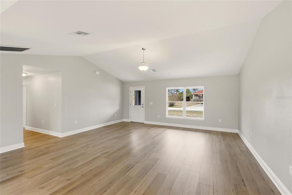 Active With Contract: $309,000 (4 beds, 2 baths, 1860 Square Feet)