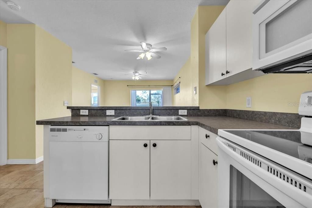 Activo con contrato: $142,500 (2 camas, 2 baños, 924 Pies cuadrados)