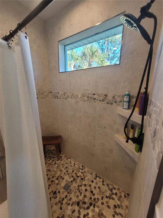 На продажу: $399,900 (4 спален, 2 ванн, 1585 Квадратных фут)