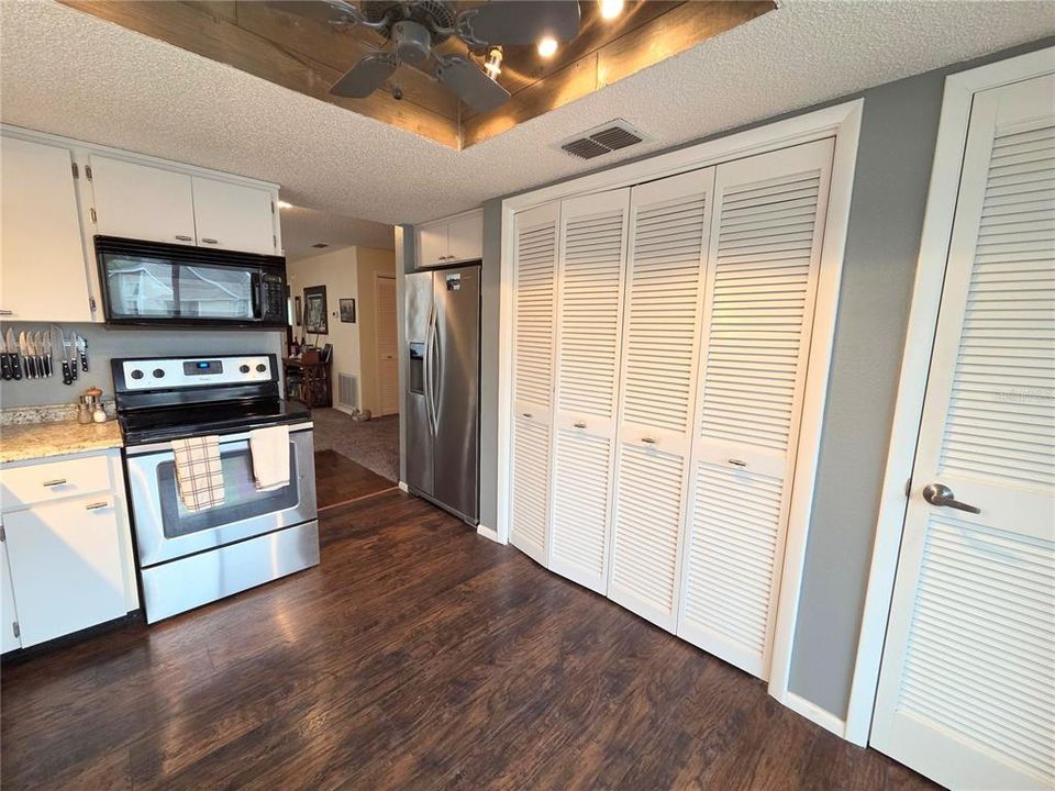 For Sale: $134,900 (2 beds, 2 baths, 1144 Square Feet)
