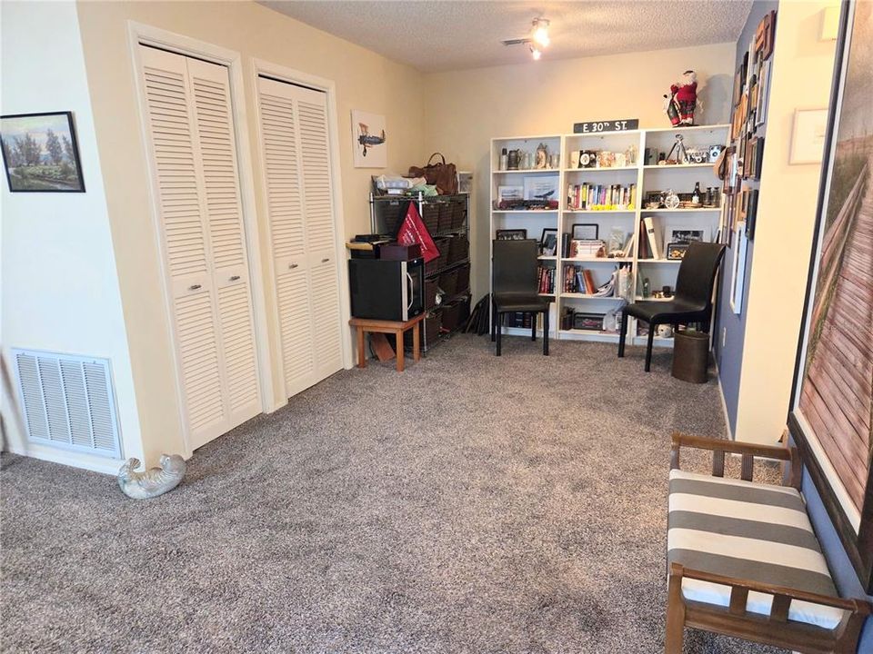 For Sale: $134,900 (2 beds, 2 baths, 1144 Square Feet)