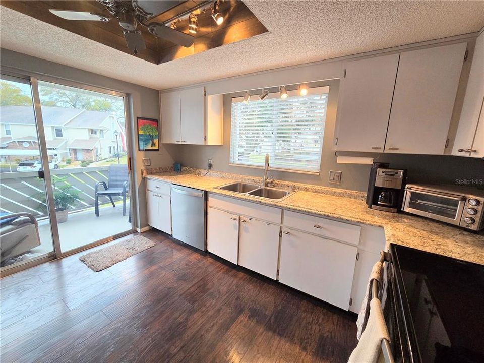 For Sale: $134,900 (2 beds, 2 baths, 1144 Square Feet)
