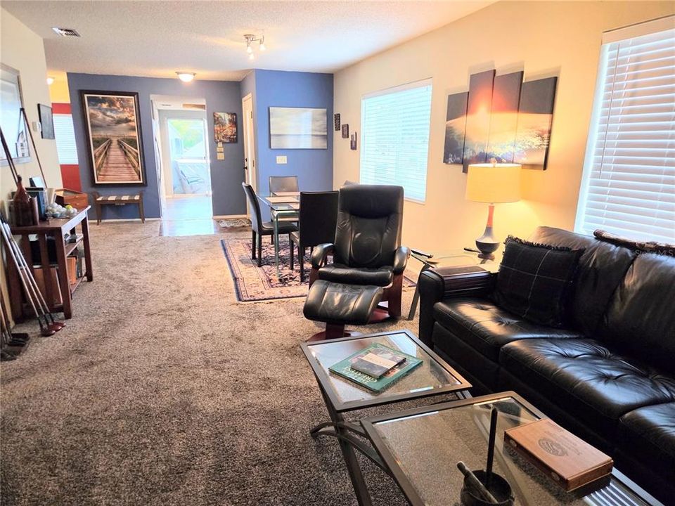 For Sale: $134,900 (2 beds, 2 baths, 1144 Square Feet)