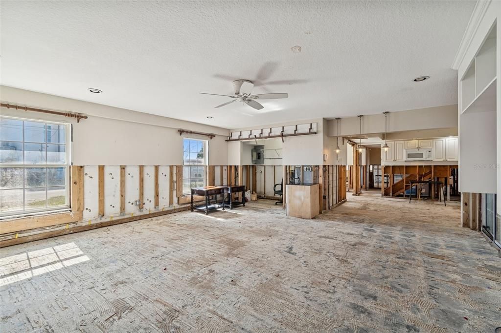 For Sale: $1,000,000 (5 beds, 4 baths, 3528 Square Feet)