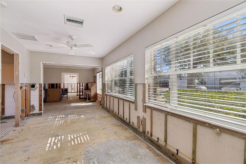 For Sale: $1,000,000 (5 beds, 4 baths, 3528 Square Feet)