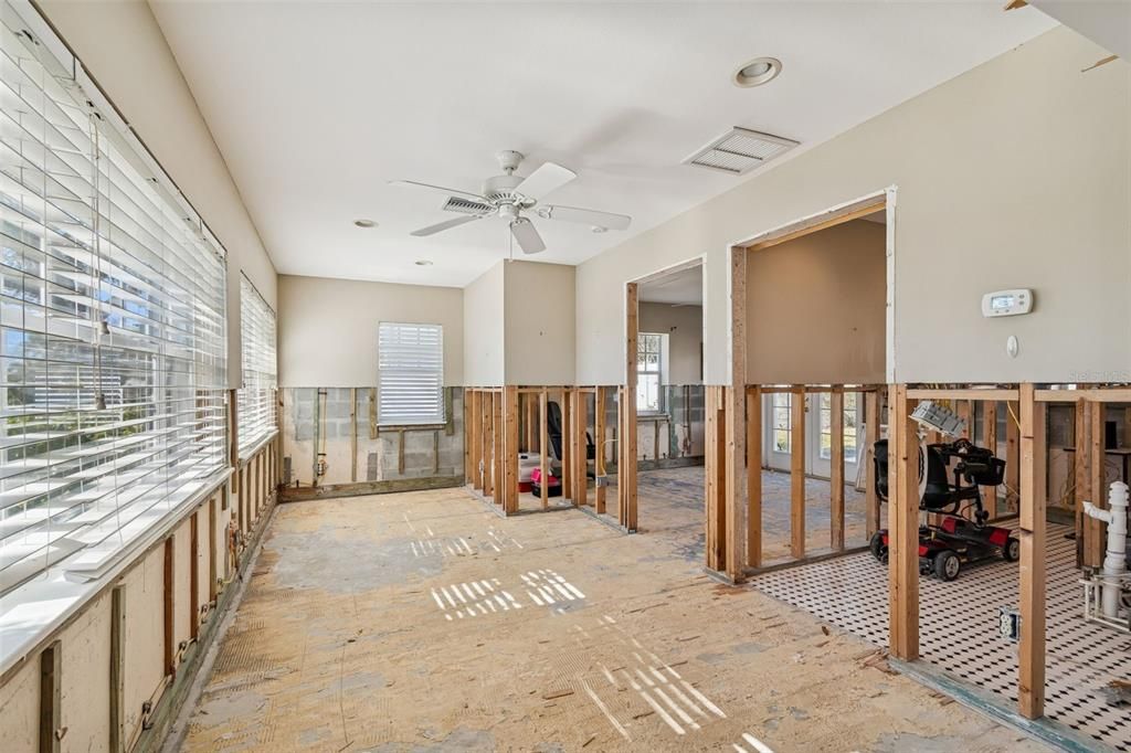 For Sale: $1,000,000 (5 beds, 4 baths, 3528 Square Feet)